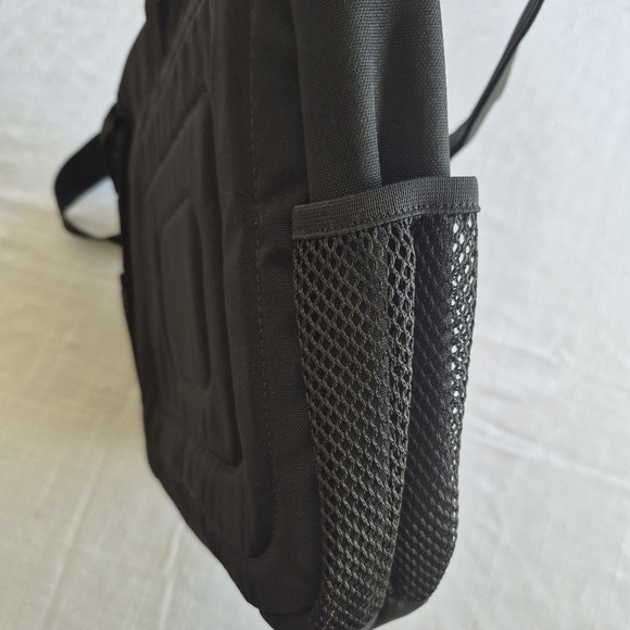Jansport Black padded messenger bag. Ideal for laptops. NWT - Picture 6 of 8